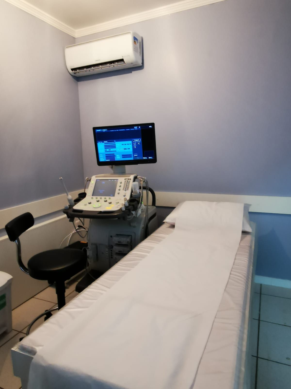 Aparelho de ultrassom usado no ecocardiograma